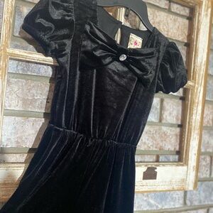 Elegant Black Velvet Jumpsuit with Bow girls size 7 NWT